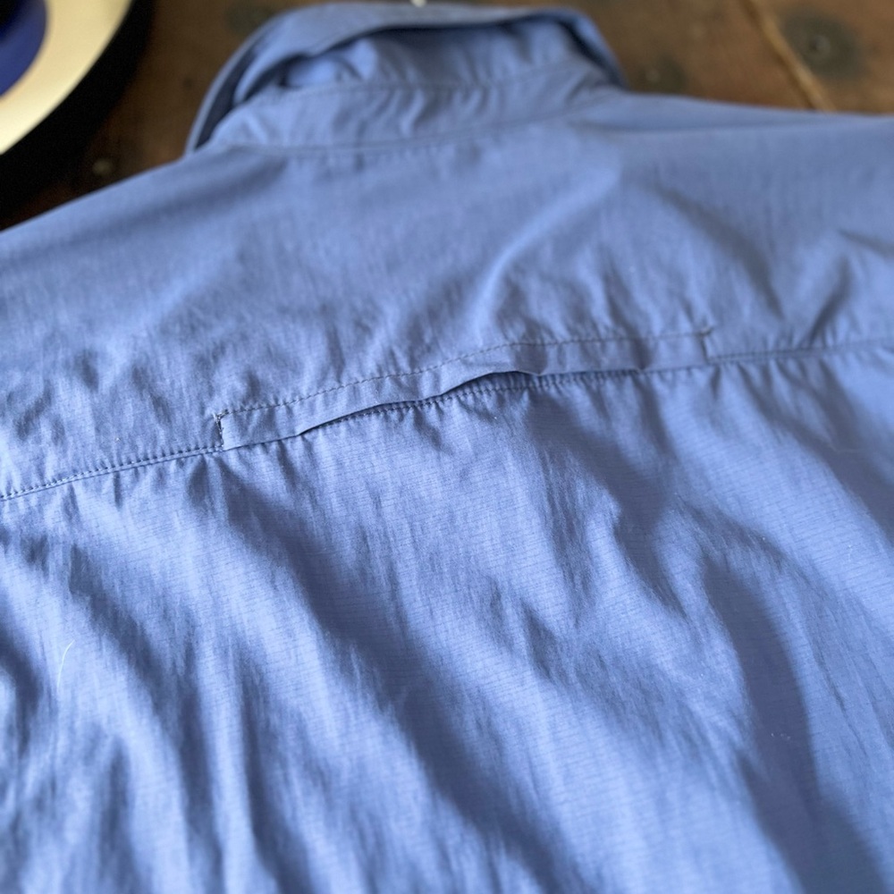 NWOT - Edgevale - Blue Lightweight Men's Button-Up - made in USA - Picture 10 of 11